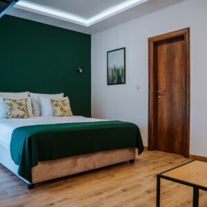 Moderna spavaća soba sa francuskim ležajem - Apartmani Vrdnik - Vila K2